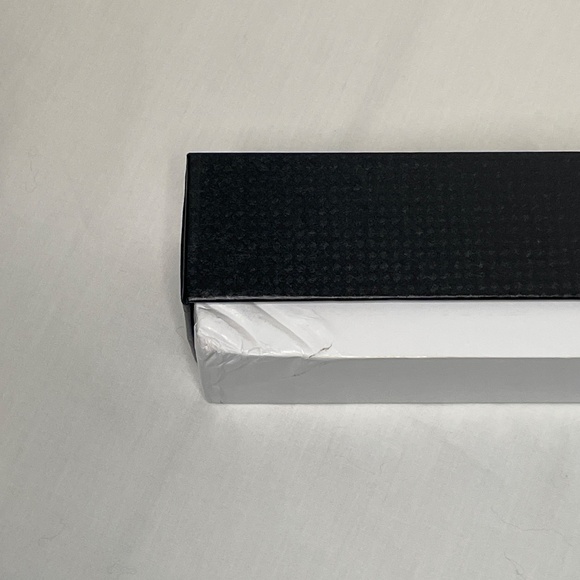 Black & White Camellia Umbrella ☂️ NIB - Picture 10 of 12